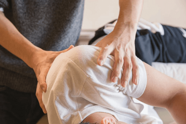 Meridian massage of the shoulder